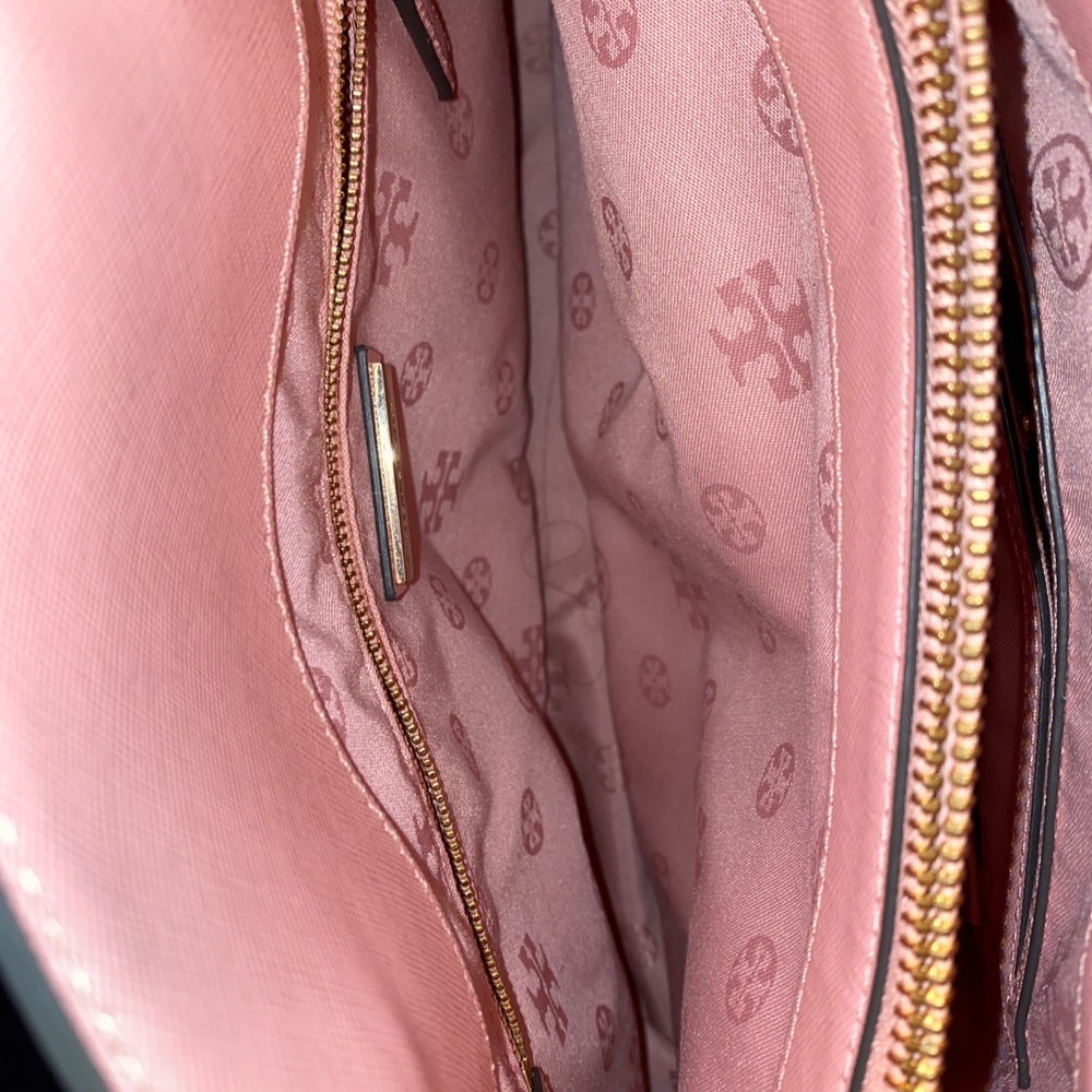 Tory Burch Robinson Dome bag - Picture 12 of 15